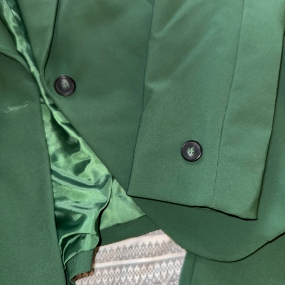 Nicole Miller Green Skirt Suit set - Large blazer and XL skirt - Picture 6 of 11